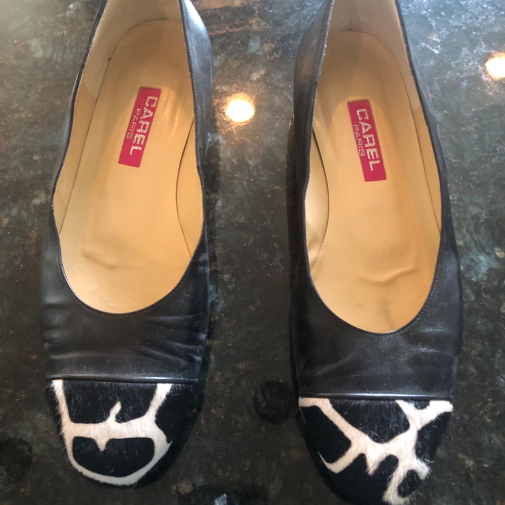 Carel Paris spectator flats.  Black leather with black/cream anima print cap toe - Picture 4 of 4